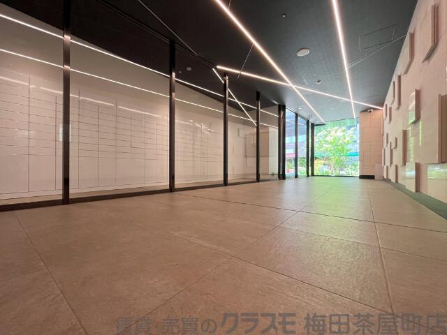 28/30 エントランス