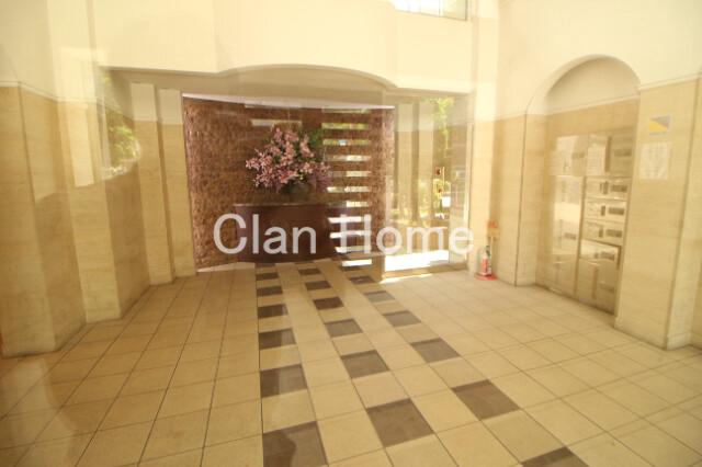 27/30 エントランス