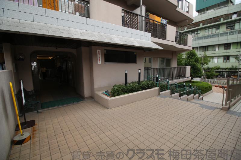 25/30 エントランス