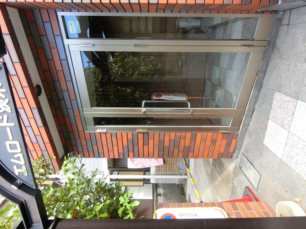 25/30 エントランス