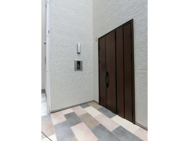 27/30 エントランス