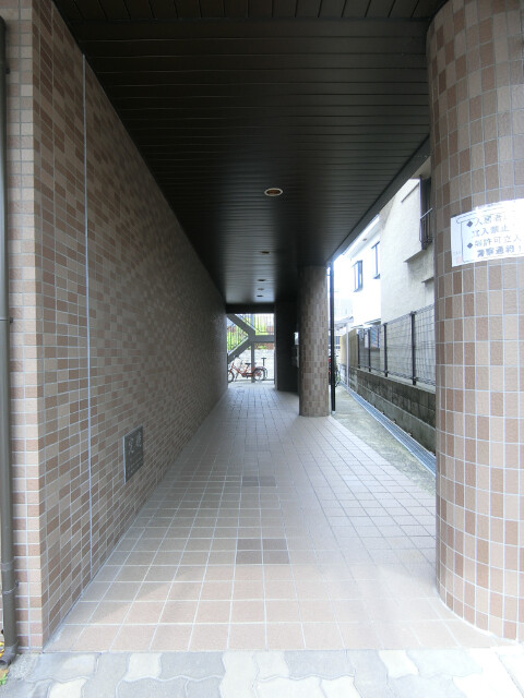 26/30 エントランス