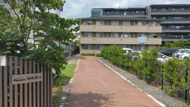 16/18 エントランス