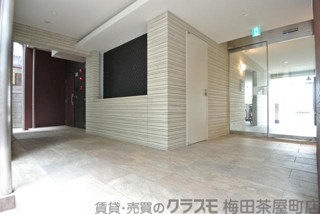 26/29 エントランス