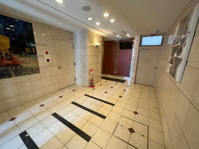 26/30 エントランス