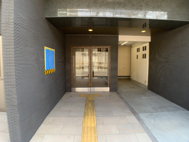 30/30 エントランス