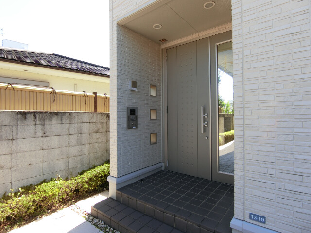 27/30 エントランス