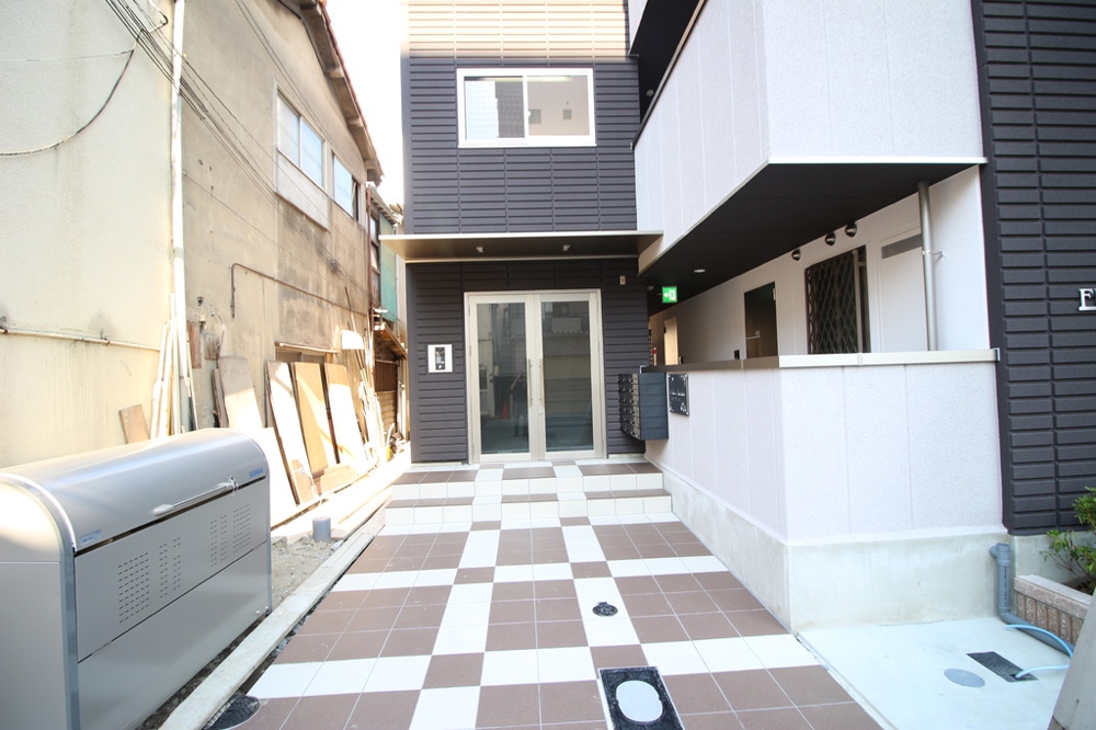 24/30 エントランス