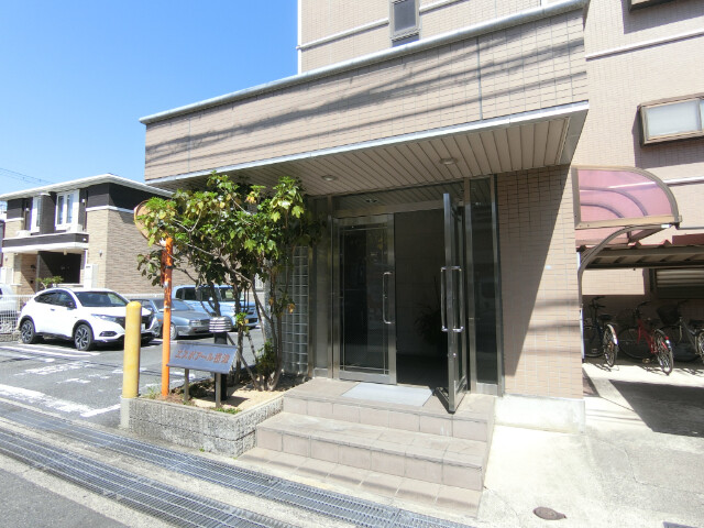 24/30 エントランス