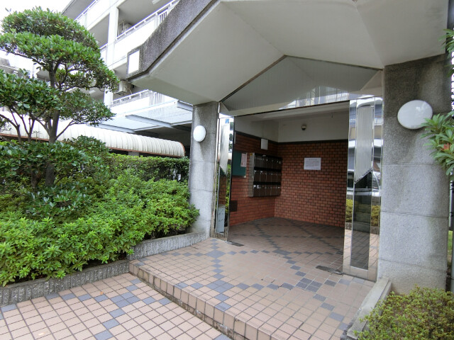 27/30 エントランス