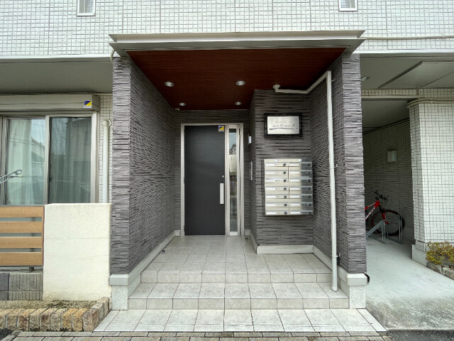 23/24 エントランス