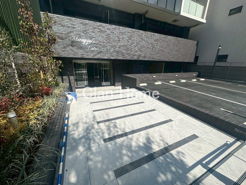 25/30 エントランス