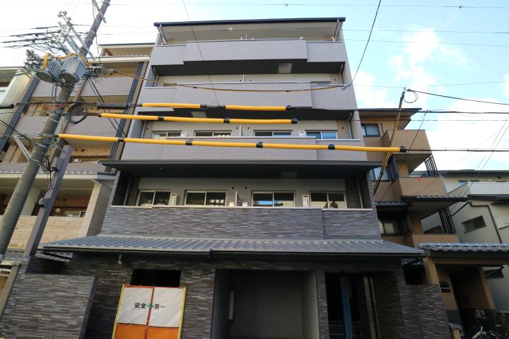 17/19 エントランス