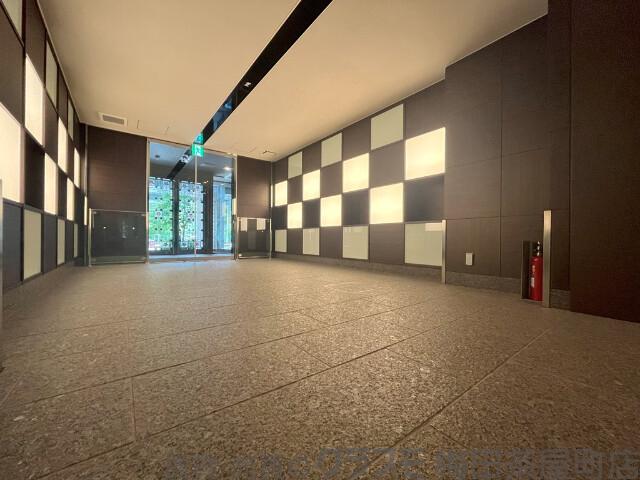 28/30 エントランス