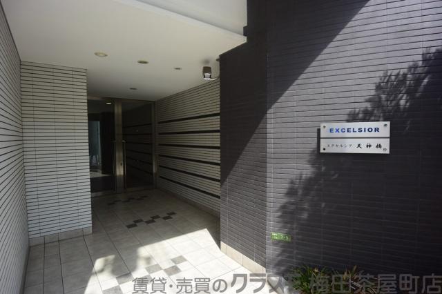 28/30 エントランス