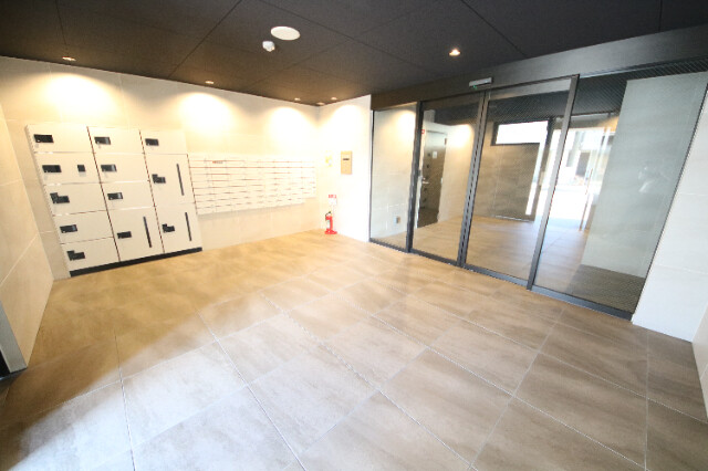 27/30 エントランス