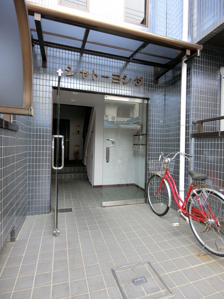 28/30 エントランス