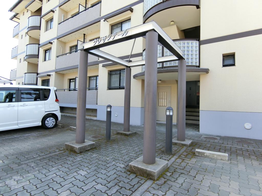 27/30 エントランス