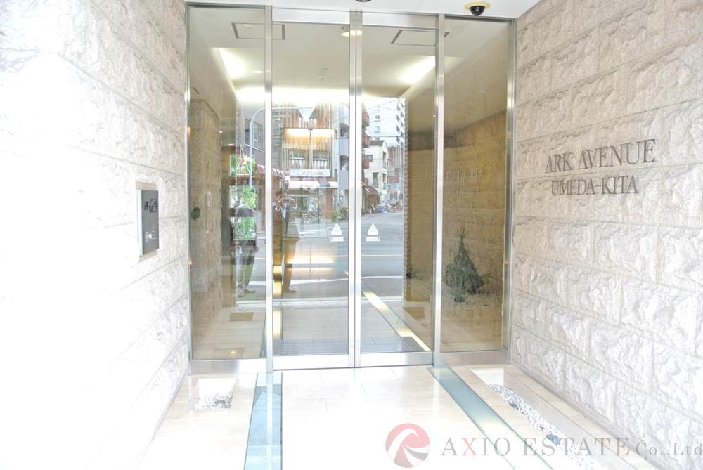 23/30 エントランス