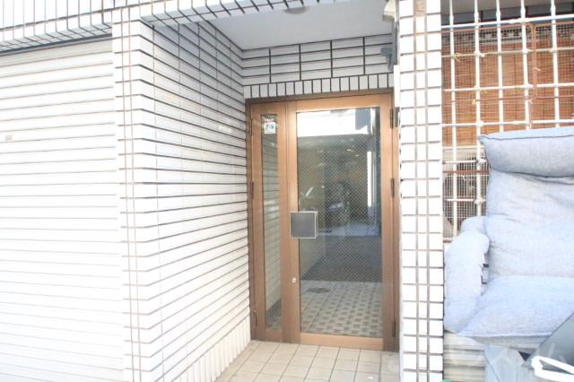 26/30 エントランス