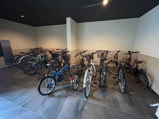 23/24 エントランス