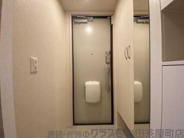 16/30 玄関