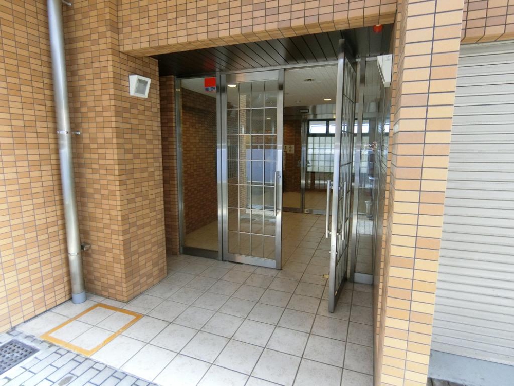 26/30 エントランス