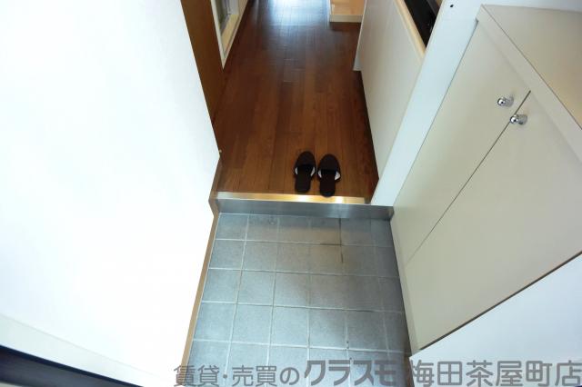 16/30 玄関