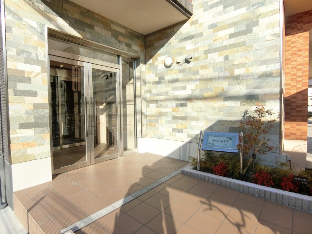 27/30 エントランス