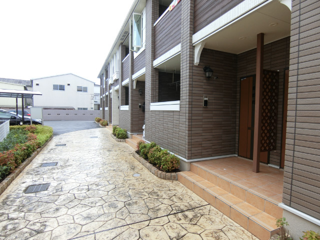 27/30 エントランス