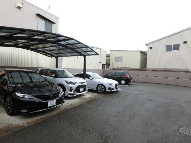 28/30 駐車場