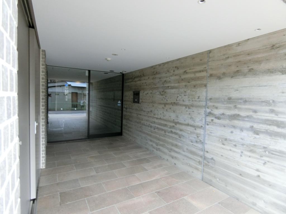 28/30 エントランス