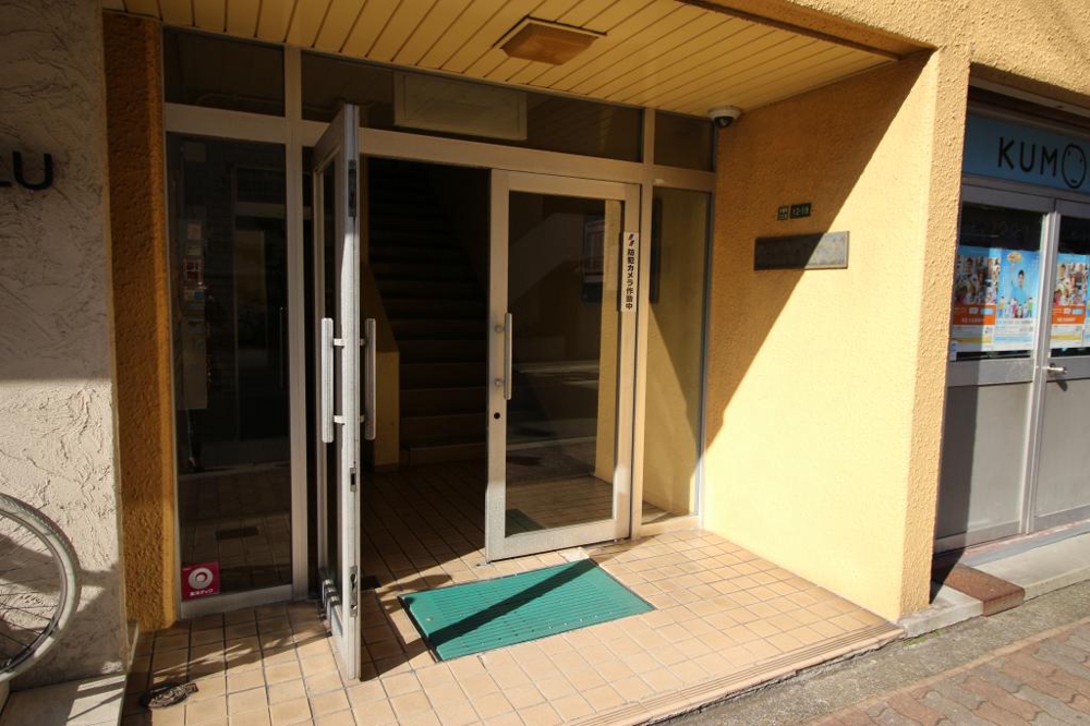 26/30 エントランス