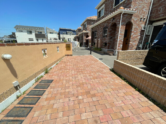 24/25 エントランス