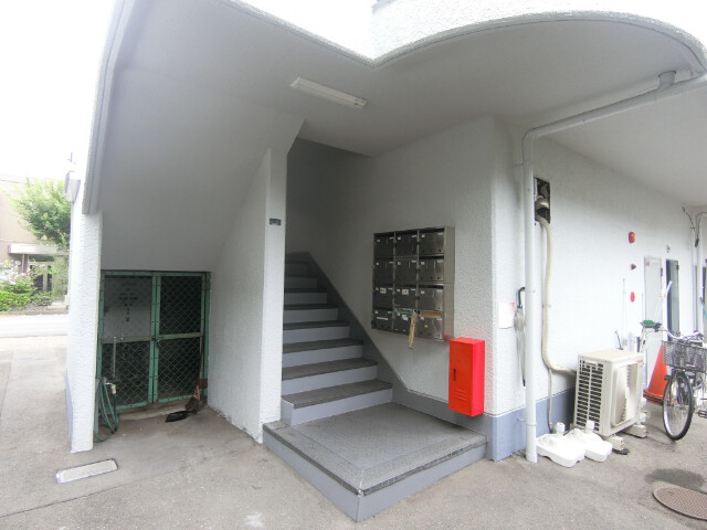 26/30 エントランス