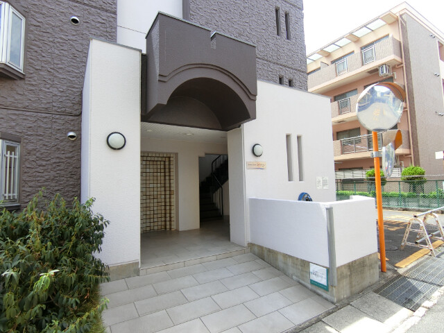 27/30 エントランス