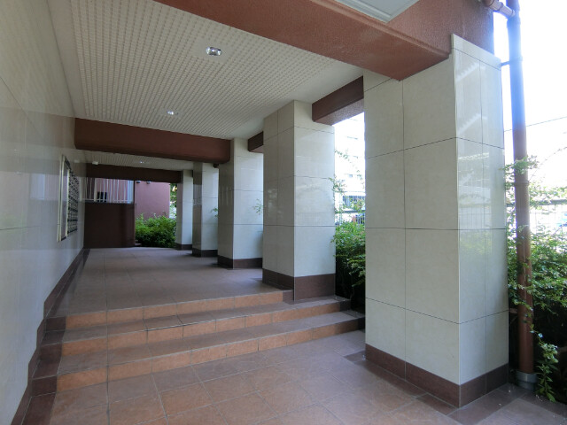 27/30 エントランス