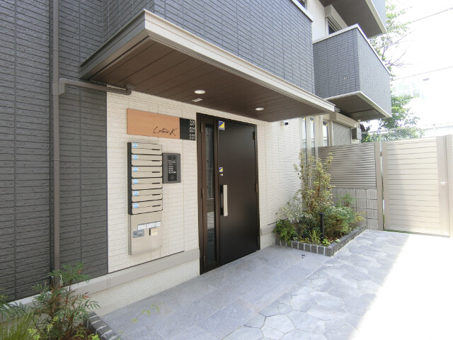 27/30 エントランス