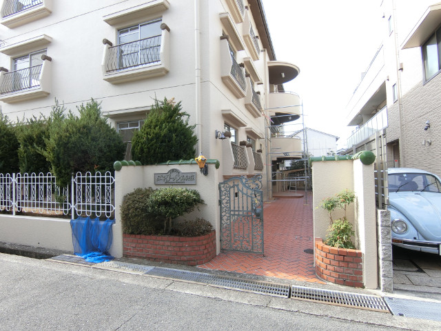 27/29 エントランス