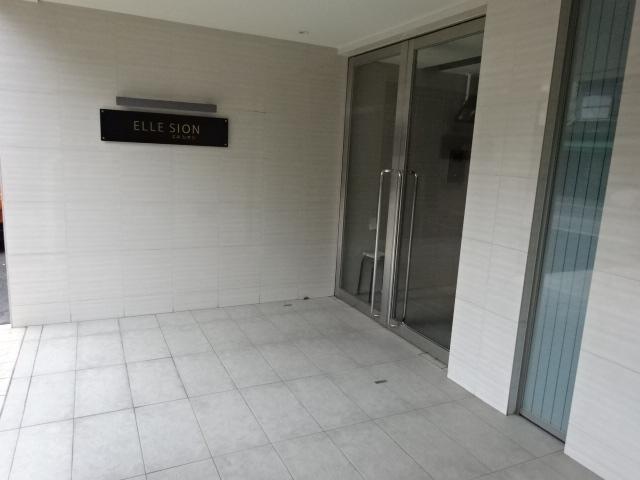 28/30 エントランス