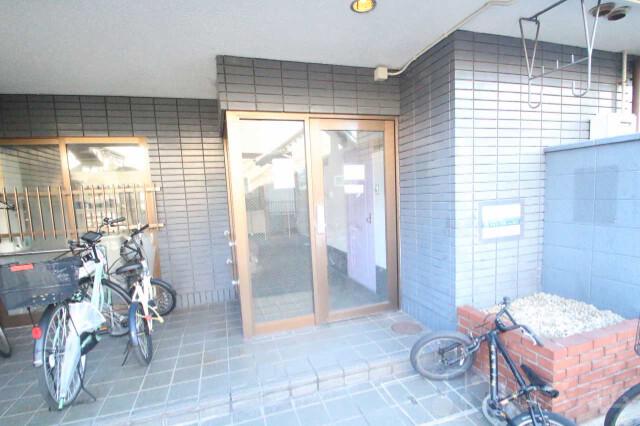 26/30 エントランス