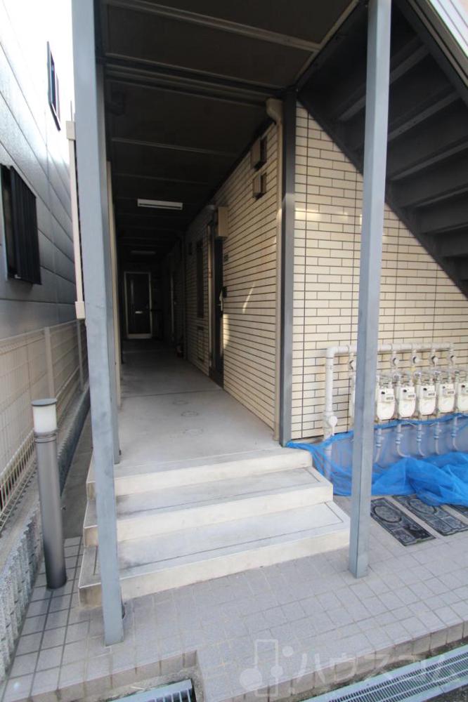 28/30 エントランス