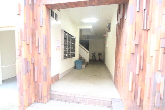 26/30 エントランス