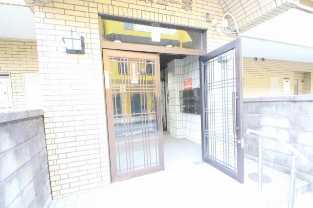 28/30 エントランス