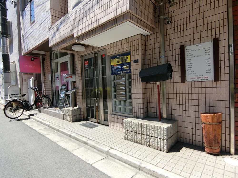 27/30 エントランス