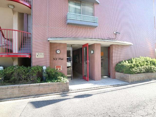 26/29 エントランス