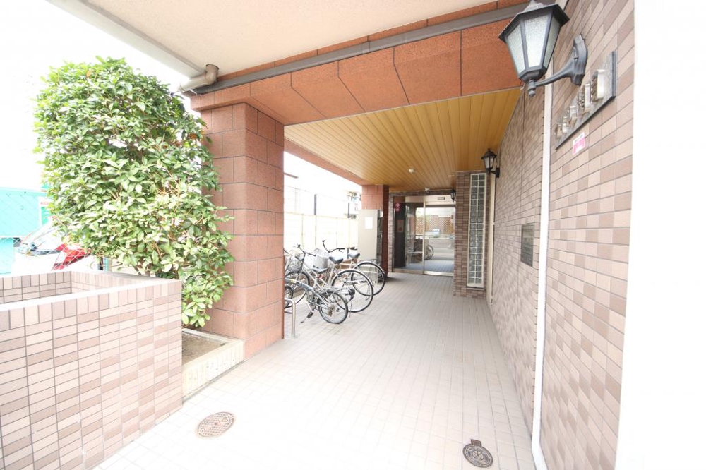 28/30 エントランス