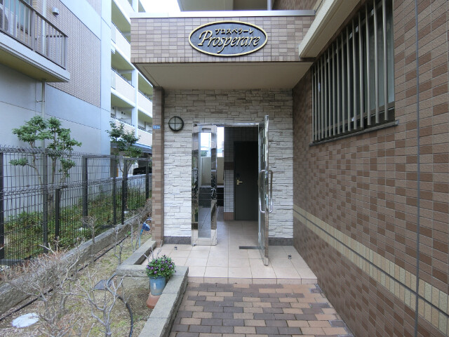 22/27 エントランス