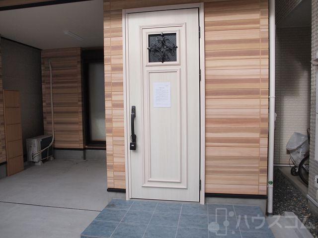 27/30 エントランス