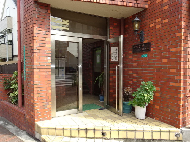 16/25 エントランス